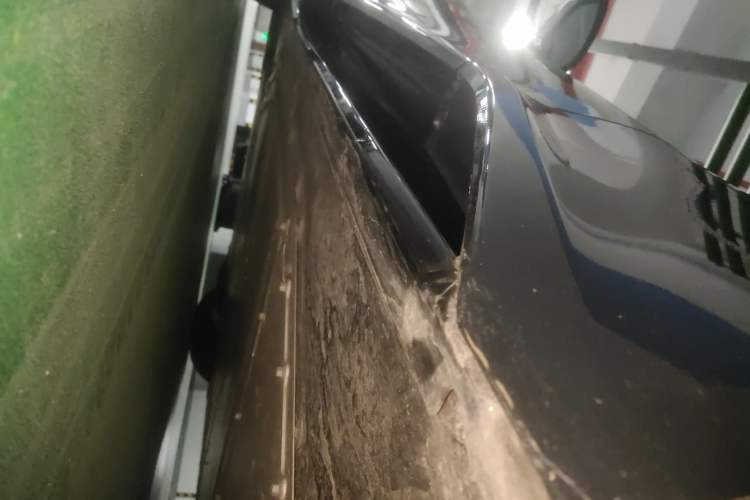 Used Lotus EMIRA 2021 2.0T DCT First Edition Left Side Sill