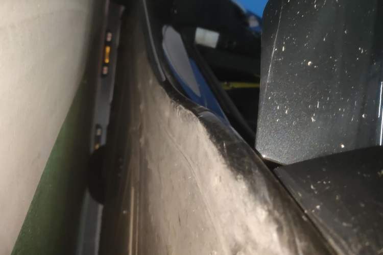 Used Lotus EMIRA 2021 2.0T DCT First Edition Right Side Sill