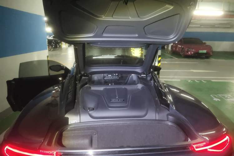 Used Lotus EMIRA 2021 2.0T DCT First Edition Trunk