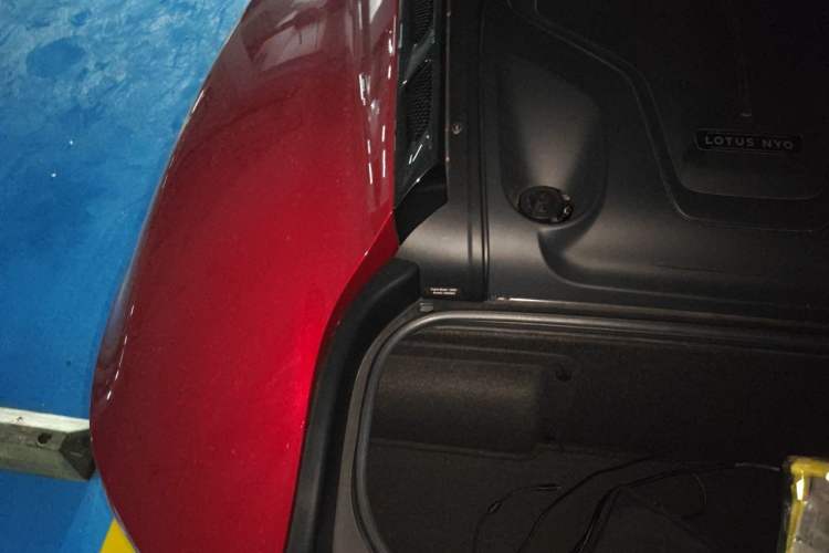 Used Lotus EMIRA 2021 2.0T DCT First Edition Engine Bay Right