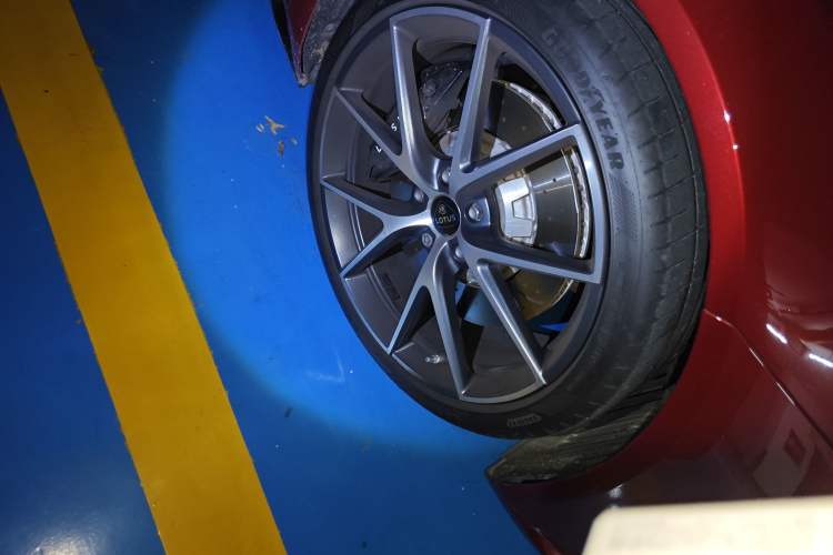Used Lotus EMIRA 2021 2.0T DCT First Edition Right Front Wheel Hub