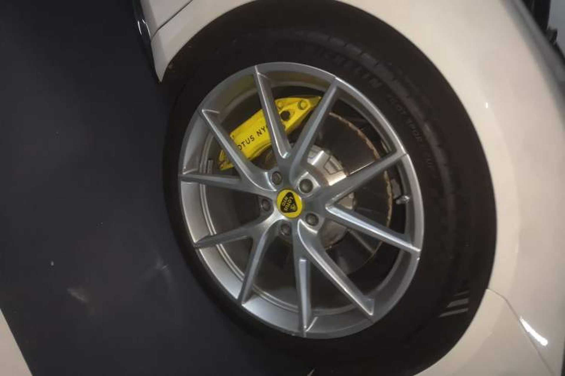 Used Lotus EMIRA 2021 2.0T DCT First Edition Right Front Wheel Hub