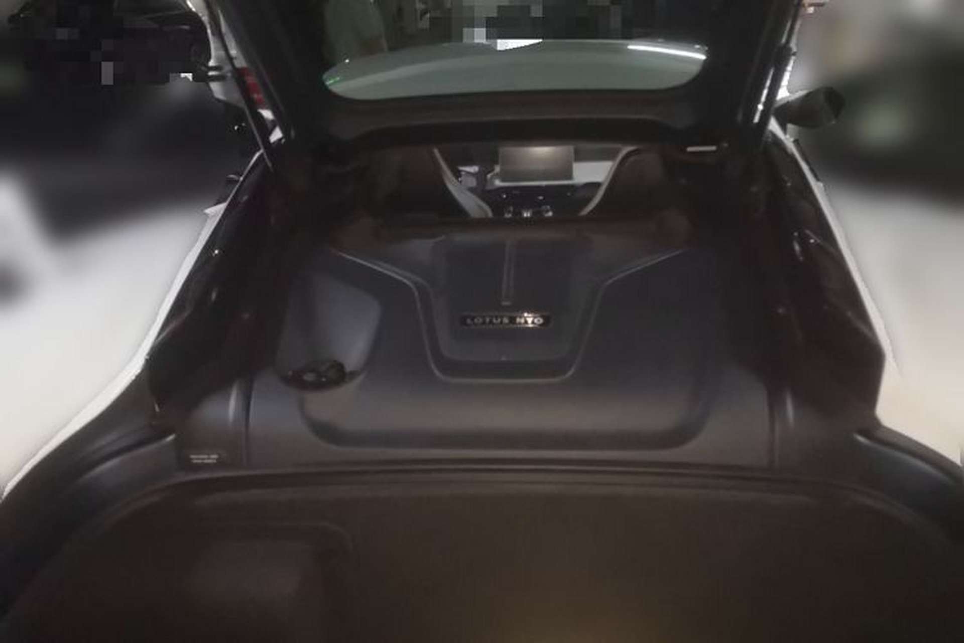Used Lotus EMIRA 2021 2.0T DCT First Edition Trunk