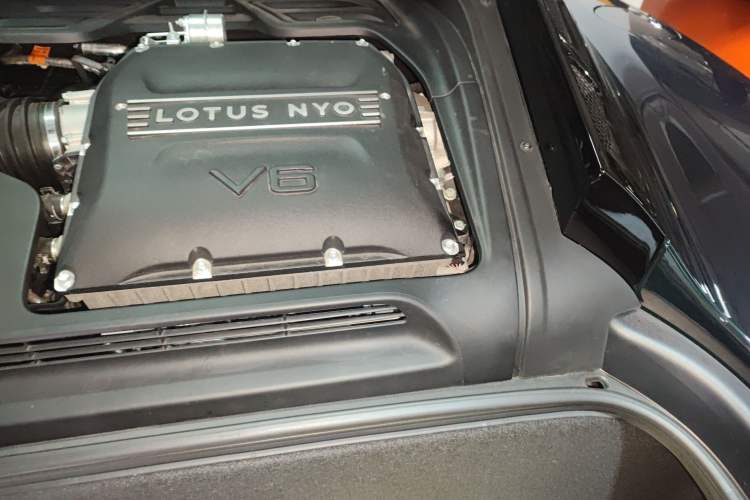 Used Lotus EMIRA 2022 3.5T V6 Manual First Edition Engine Bay Left