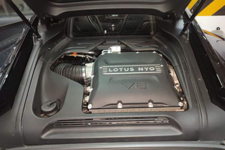 Used Lotus EMIRA 2022 3.5T V6 Manual First Edition Engine Bay