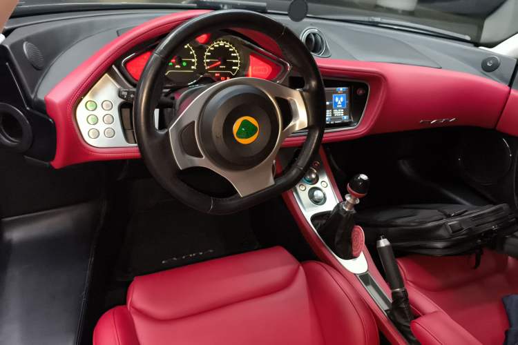 Used Lotus Evora 2011 3.5 V6 Four-Seat Standard Edition Center Console
