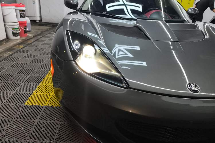 Used Lotus Evora 2011 3.5 V6 Four-Seat Standard Edition Right Front Headlight