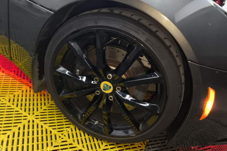 Used Lotus Evora 2011 3.5 V6 Four-Seat Standard Edition Right Front Wheel Hub