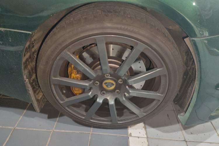 Used Lotus Evora 2011 3.5 V6 Four-Seat Sport Edition Right Front Wheel Hub