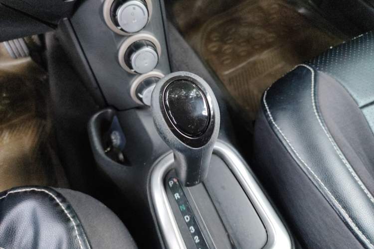 Used Lotus L3 2009 1.6L Automatic Fashion Edition Gear Lever