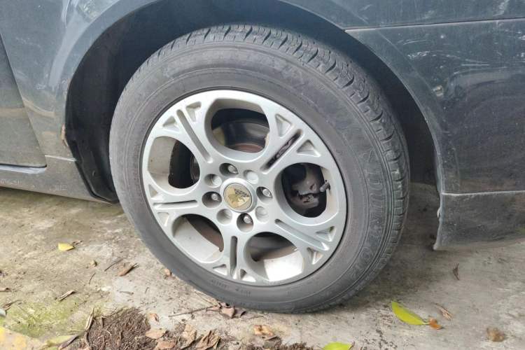 Used Lotus L3 2009 1.6L Automatic Fashion Edition Right Front Wheel Hub