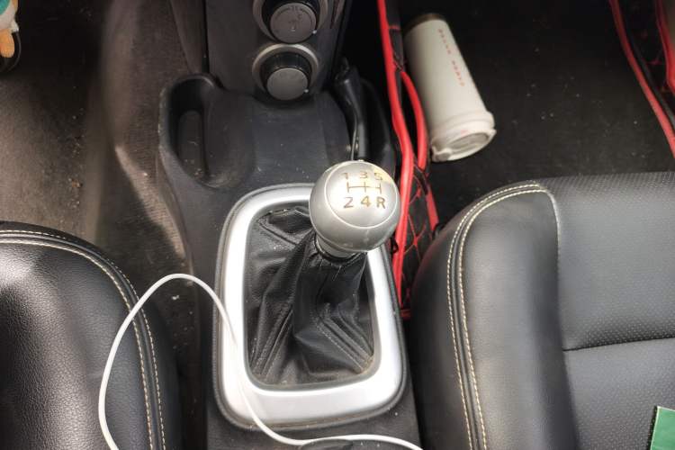 Used Lotus L3 2009 1.6L Manual Fashion Model Gear Lever