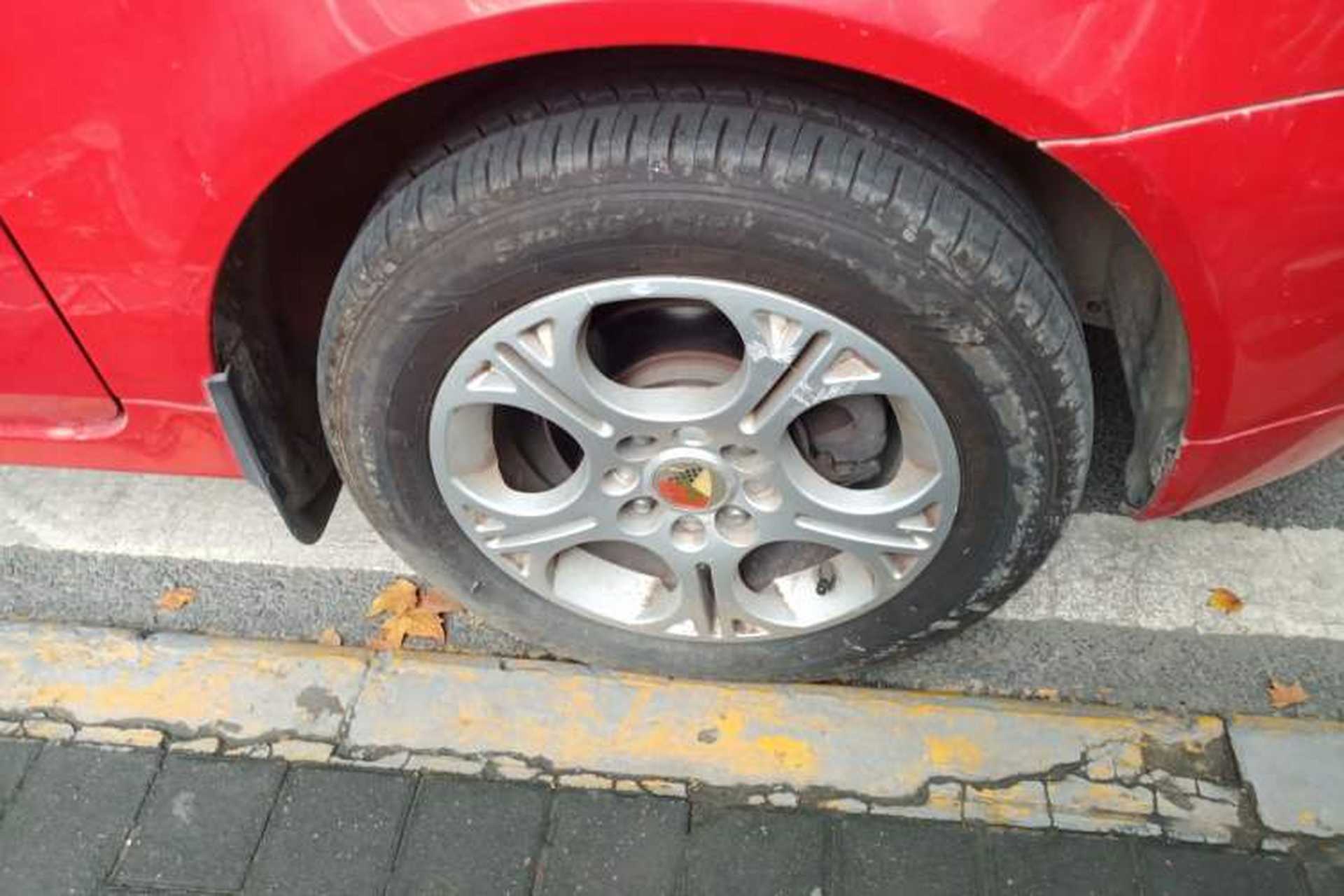 Used Lotus L3 2009 1.6L Automatic Fashion Edition Right Front Wheel Hub