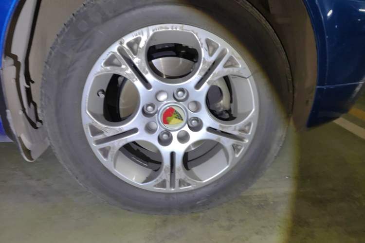 Used Lotus L3 2010 Sedan 1.6L Manual Elite Model Right Front Wheel Hub