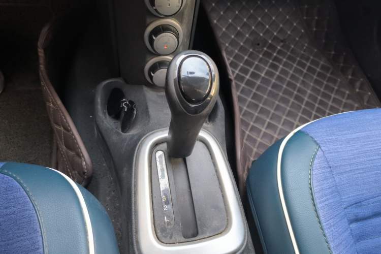 Used Lotus L3 2010 Sedan 1.6L Automatic Elite Model Gear Lever
