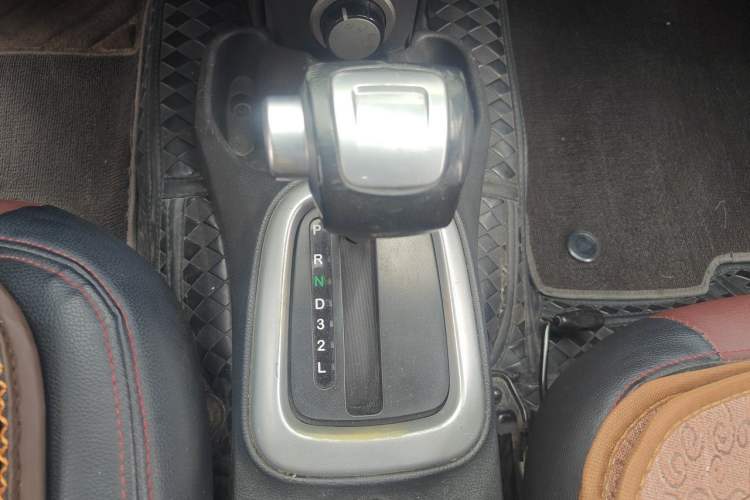 Used Lotus L3 2010 Sedan 1.6L Automatic Elite Model Gear Lever