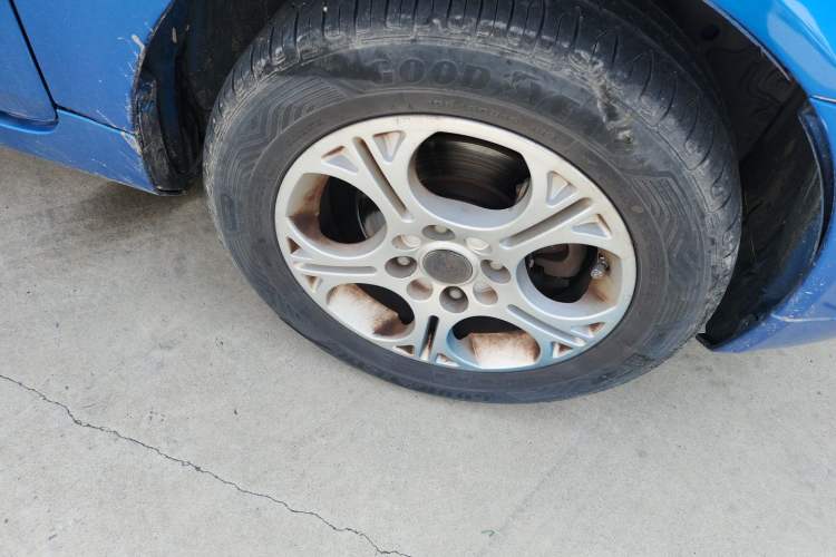 Used Lotus L3 2013 Hatchback 1.5L Manual Elite Model Right Front Wheel Hub