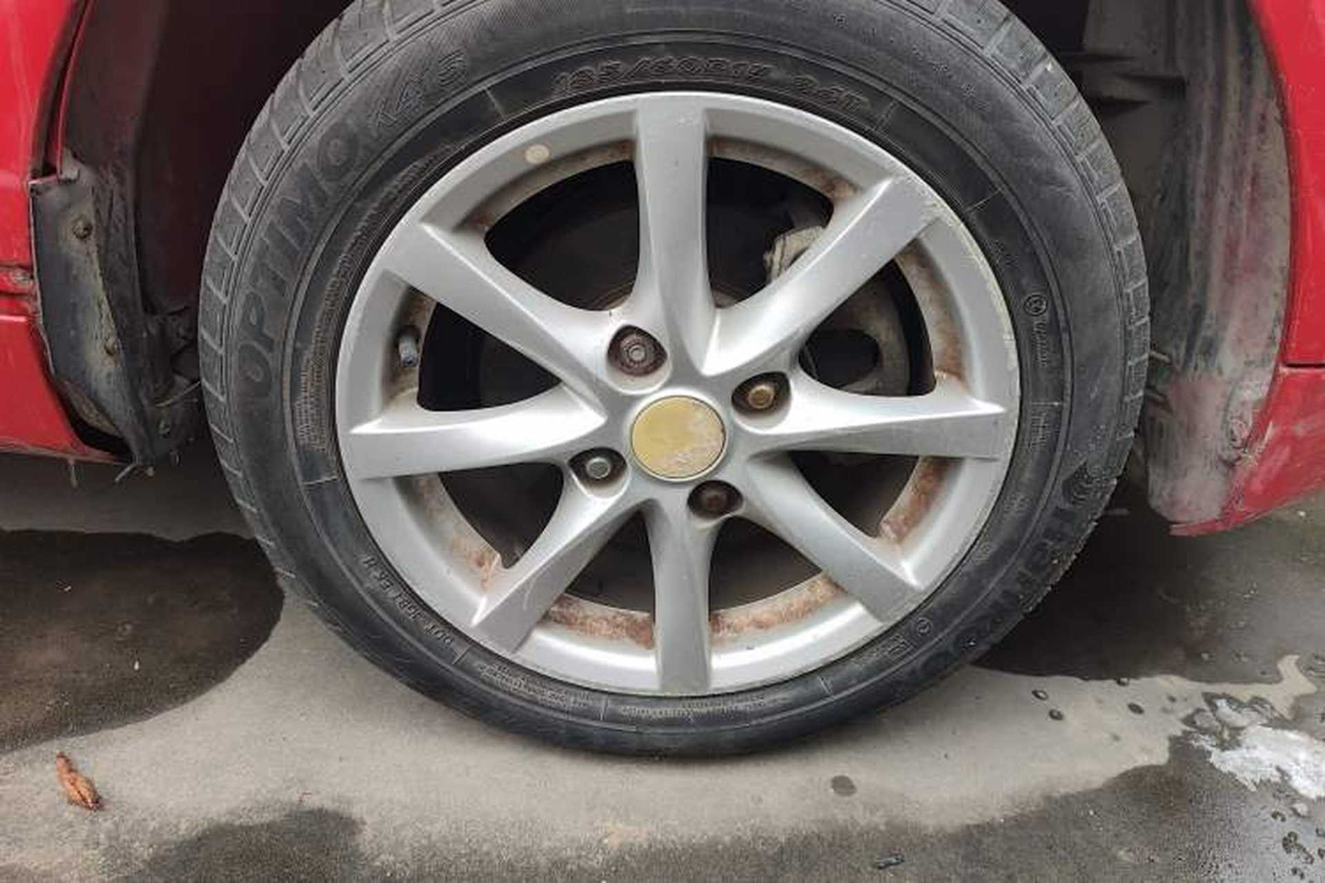 Used Lotus L3 2013 Hatchback 1.5L Manual Elite Model Right Front Wheel Hub