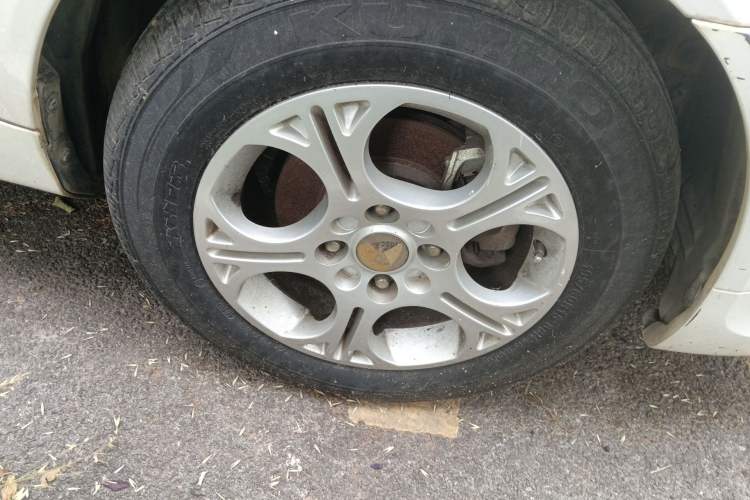 Used Lotus L3 2013 GT 1.6L Manual Deluxe Model Right Front Wheel Hub