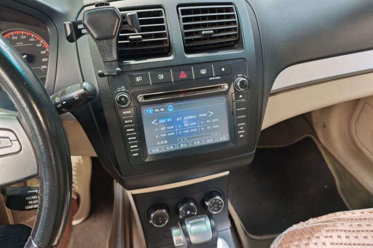 Used Lotus L5 2011 Sedan 1.6L Automatic Fashion Edition Audio And AC Panel