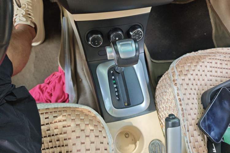 Used Lotus L5 2011 Sedan 1.6L Automatic Fashion Edition Gear Lever
