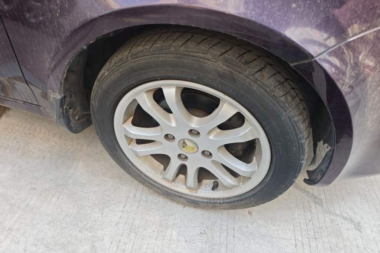 Used Lotus L5 2011 Sedan 1.6L Automatic Fashion Edition Right Front Wheel Hub