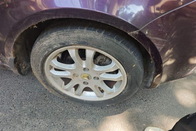 Used Lotus L5 2011 Sedan 1.6L Automatic Fashion Edition Right Front Wheel Hub