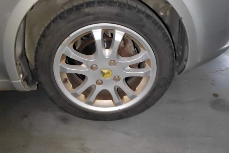 Used Lotus L5 2011 Sedan 1.6L Manual Fashion Edition Right Front Wheel Hub