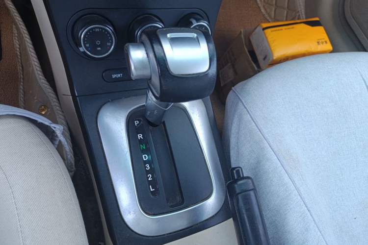 Used Lotus L5 2012 Sedan 1.8L Automatic Fashion Edition Gear Lever