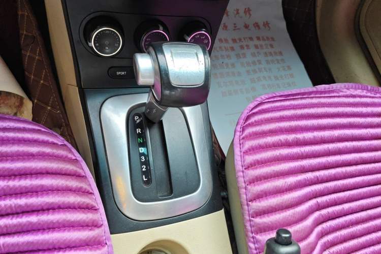 Used Lotus L5 2012 Sportback 1.8L Automatic Trend Edition Gear Lever