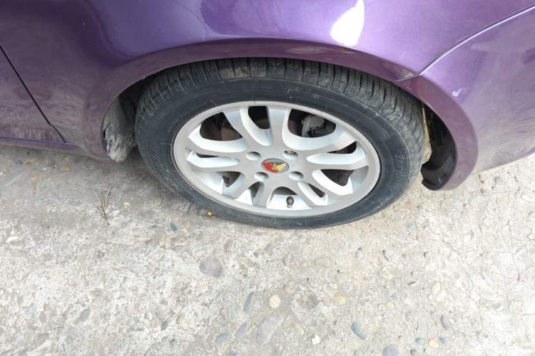 Used Lotus L5 2012 Sportback 1.8L Automatic Trend Edition Right Front Wheel Hub