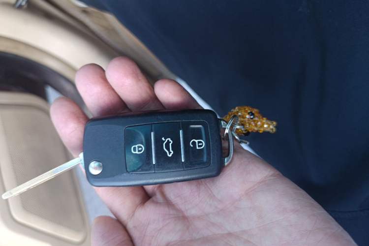 Used Lotus L5 2012 Sedan 1.8L Automatic Fashion Edition Vehicle Key