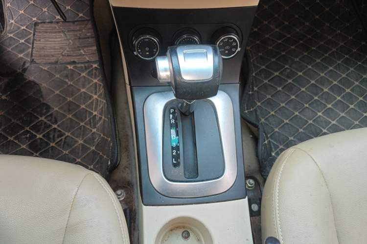 Used Lotus L5 2012 Sportback 1.8L Automatic Trend Edition Gear Lever