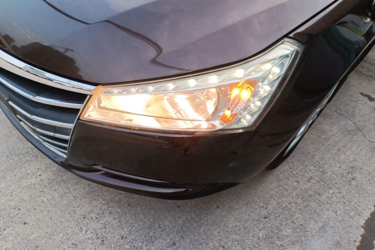Used Luxgen 5 2014 Honor Navigation Edition 1.8T Automatic Luxury Model Left Front Headlight