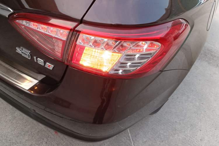 Used Luxgen 5 2014 Honor Navigation Edition 1.8T Automatic Luxury Model Right Rear Taillight