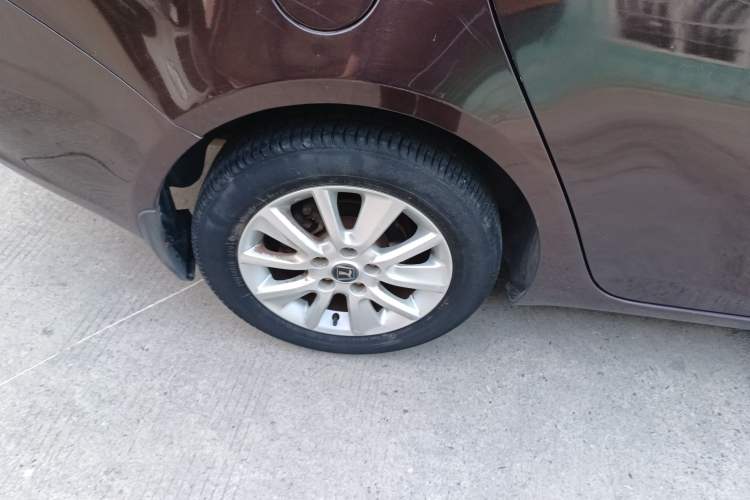 Used Luxgen 5 2014 Honor Navigation Edition 1.8T Automatic Luxury Model Right Rear Wheel Hub