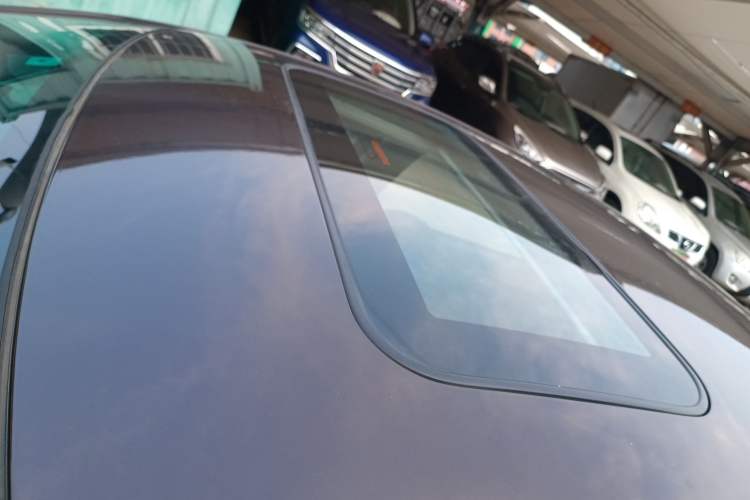 Used Luxgen 5 2014 Honor Navigation Edition 1.8T Automatic Luxury Model Roof