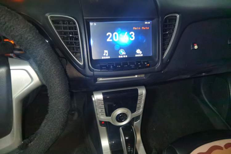 Used Luxgen 5 2013 1.8T Automatic Luxury Model Audio And AC Panel