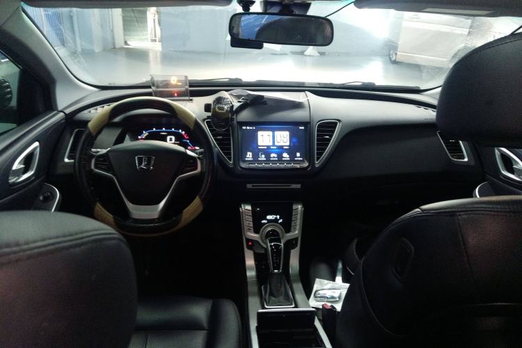 Used Luxgen 5 2013 1.8T Automatic Prestige Model Center Console