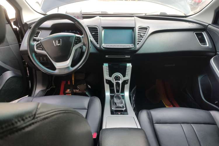 Used Luxgen 5 2013 1.8T Automatic Prestige Model Center Console