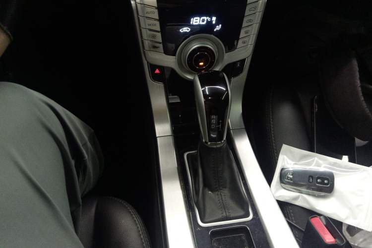 Used Luxgen 5 2013 1.8T Automatic Prestige Model Gear Lever