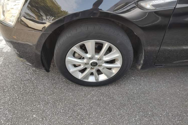 Used Luxgen 5 2013 1.8T Automatic Prestige Model Left Front Wheel Hub