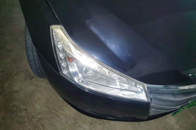Used Luxgen 5 2013 1.8T Automatic Luxury Model Right Front Headlight