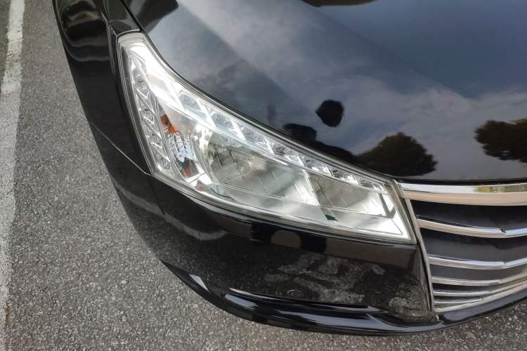 Used Luxgen 5 2013 1.8T Automatic Prestige Model Right Front Headlight