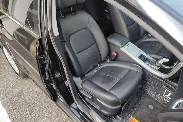 Used Luxgen 5 2013 1.8T Automatic Prestige Model Right Front Seat