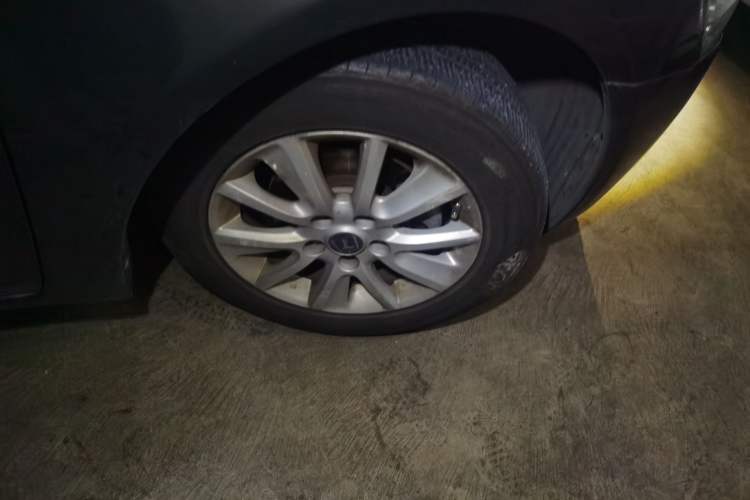 Used Luxgen 5 2013 1.8T Automatic Luxury Model Right Front Wheel Hub