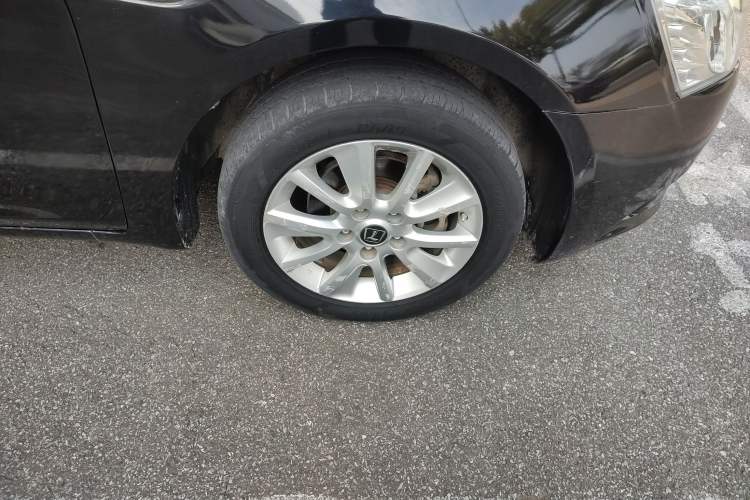 Used Luxgen 5 2013 1.8T Automatic Prestige Model Right Front Wheel Hub