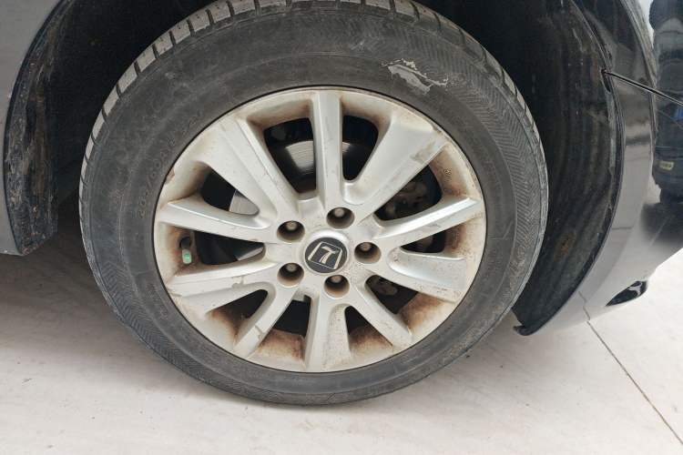 Used Luxgen 5 2013 1.8T Automatic Luxury Model Right Front Wheel Hub