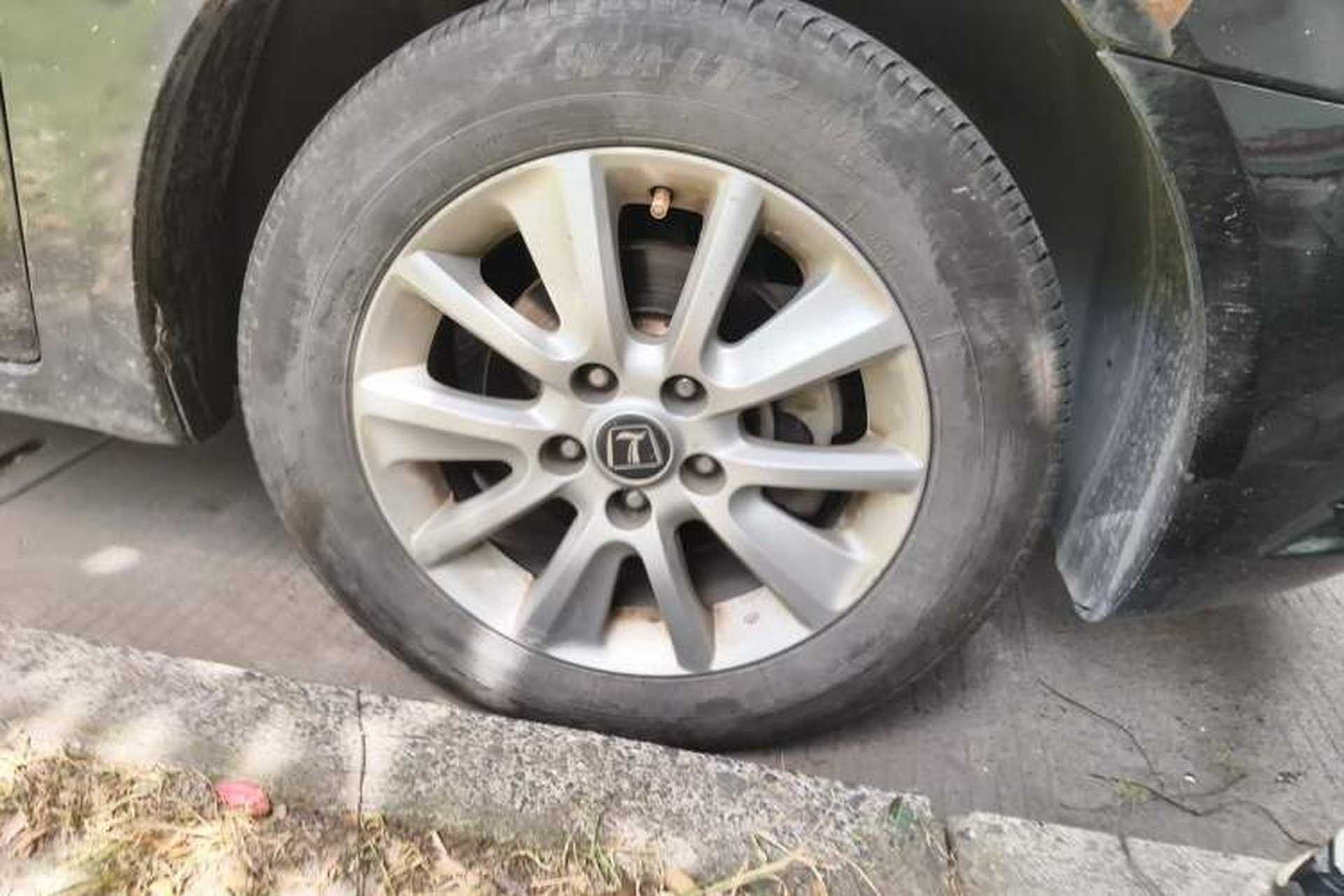 Used Luxgen 5 2013 1.8T Automatic Prestige Model Right Front Wheel Hub