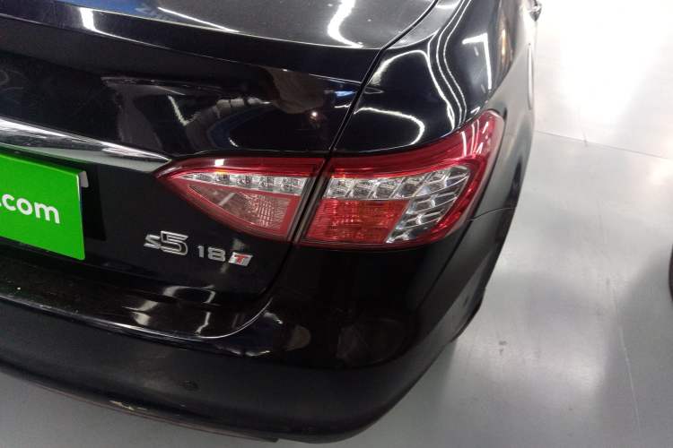 Used Luxgen 5 2013 1.8T Automatic Prestige Model Right Rear Taillight